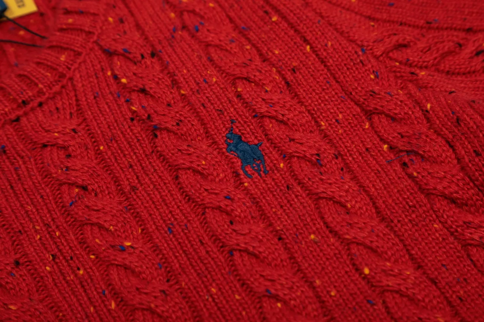 P166 💰 "Top quality" Style number: DS058# (on sale all year round) [Ralph Lauren wool blended pony embroidered logo twist knitted short sleeves] ✅Ralph Lauren gradient multi-color dot versatile hemp knitted round neck short sleeves for all seasons ✅15% merino cotton wool 85% wool blended clean and clear texture ✅ZP quality 1:1 version Scan the code to enter the GF website Counter quality ✅Details and quality are the only one in Guangzhou. Imported quality wool. Focus on high-end. Cost-effective. Needless to say good quality. ✅Restore the original version. The maximum size can be worn up to 150 pounds. Loose, comfortable and stress-free.